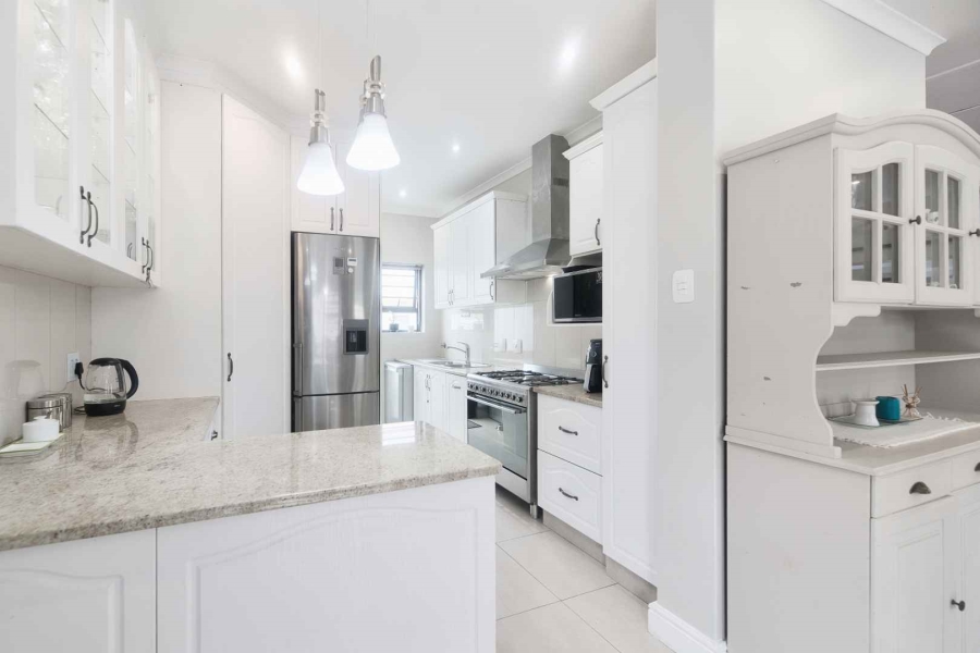 4 Bedroom Property for Sale in Voelklip Western Cape